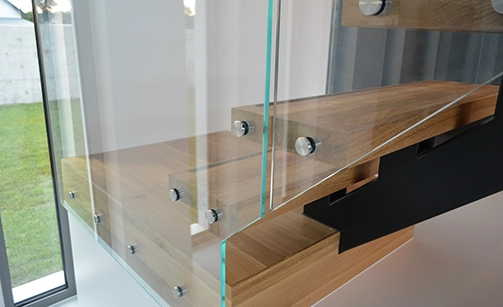 Stahltreppen der Firma Treppenpol, wir nennen dieses Modell ‚Mono-Beam'